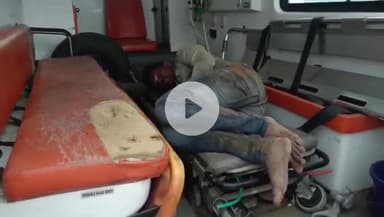 टीकमगढ़: तखा मजरा गांव में दो लोगों ने एक व्यक्ति से की मारपीट, 108 एंबुलेंस ने पहुंचाया अस्पताल