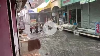 इछावर: इछावर में झमाझम बारिश से मैन मार्केट में भरा पानी, नगर परिषद की व्यवस्थाओं की खुली पोल