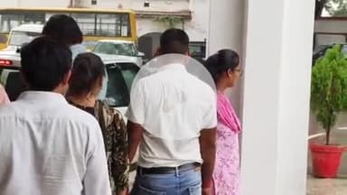 सिराथू: सिराथू तहसील में किसी बात से नाराज़ बुजुर्ग महिला ने महिला लेखपाल को पीटा