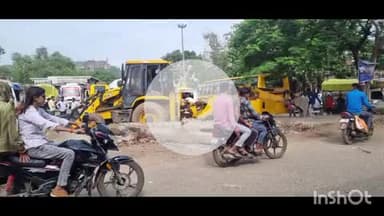 नरसिंहगढ़: बस स्टैंड नरसिंहगढ़ पर नगर पालिका ने अतिक्रमण के विरुद्ध की कार्रवाई, बुलडोज़र की मदद से हटाया गया अतिक्रमण