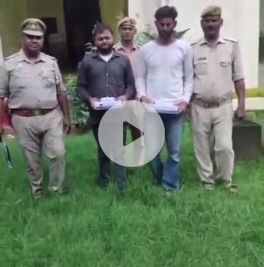 बदायूं: कोतवाली थाना पुलिस ने लूट और ठगी करने वाले 2 शातिर अभियुक्तों को 2 तमंचा-कारतूस और ₹7700 के साथ किया गिरफ्तार