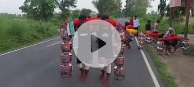 बदायूं: बदायूं के कछला गंगा घाट पर सावन के पहले दिन जल भरकर रवाना हुए कांवड़िये, सोमवार को करेंगे जलाभिषेक