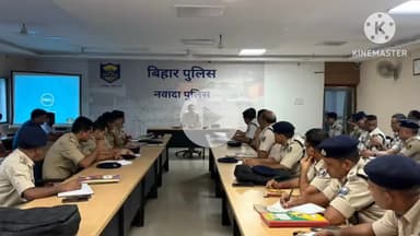 नवादा: पुलिस अधीक्षक ने विभिन्न थानों के थानाध्यक्षों, एसडीपीओ और डीएसपी के साथ की क्राइम मीटिंग, दिए कई आवश्यक निर्देश