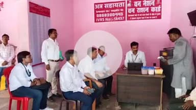 तुलसीपुर: तुलसीपुर में सरकारी दुकानों का निरीक्षण केंद्र सरकार के संयुक्त सचिव ने किया, लाभार्थियों से की वार्ता