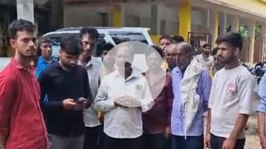 झांसी: झांसी के दिगारा गांव में सोते समय बुजुर्ग को सांप ने काटा, झाड़-फूंक के दौरान तबीयत बिगड़ी, मेडिकल कॉलेज में हुई मौत