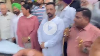 ਜਲੰਧਰ 1: ਲਤੀਫੂਰੇ ਵਿਖੇ ਬੰਦ ਪਈ ਸੜਕ ਨੂੰ ਖੋਲਣ ਲਈ ਵੱਖ-ਵੱਖ ਇਲਾਕੇ ਦੇ ਲੋਕਾਂ ਨੇ ਕੀਤੀ ਮੀਟਿੰਗ ਆਪ ਦੇ ਚੇਅਰ ਪਰਸਨ ਨੂੰ ਸੌਂਪਿਆ ਮੰਗ ਪੱਤਰ