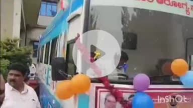 ಶಿರಸಿ: ತಾಲೂಕಾ ಆಡಳಿತ ಸೌಧದ ಎದುರು ಸ್ವತಃ ತಾವೇ ವಾಹನ ಚಲಾಯಿಸಿ ಕಾರ್ಮಿಕ ಸಂಚಾರಿ ಆರೋಗ್ಯ ಘಟಕ ಅಂಬುಲೆನ್ಸ ಸೇವೆಗೆ ಚಾಲನೆ