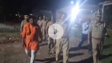 मिलक: कांवड़ को लेकर SP ने थाना सिविल लाइंस क्षेत्र के भीड़भाड़ वाले इलाके में फ्लैट मार्च किया, शिव मंदिर भमरौआ का लिया जायजा