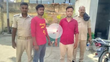 पूसा: वैनी बाजार से पुलिस ने 5 लीटर विदेशी शराब के साथ दो शराब कारोबारियों को गिरफ्तार किया, साइकिल जब्त