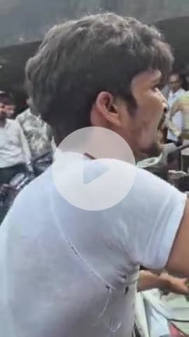 बदायूं: रजिस्ट्री दफ्तर परिसर में एक व्यक्ति की जेब काटते हुए पब्लिक ने जेबकतरे को पकड़ा, जमकर धुनाई की