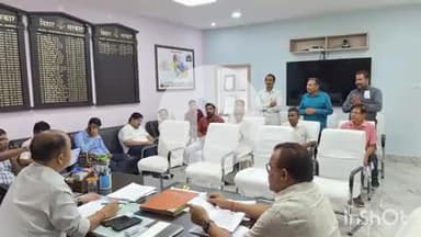 कहरा: सहरसा: डीएम दीपेश कुमार ने कार्यालय में लगाया जनता दरबार, सुनी लोगों की समस्याएँ