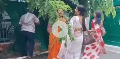 पटना ग्रामीण: तेजस्वी यादव के बेटे के जन्म की खुशी में राबड़ी आवास नेग लेने पहुंचे किन्नर, भक्ति गीतों पर किया नृत्य