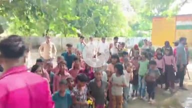 कोल: सदलपुर हैबतपुर विद्यालय को मर्ज करने के विरोध में छात्रों और ग्रामीणों ने किया हंगामा, विद्यालय बंद न करने की मांग की