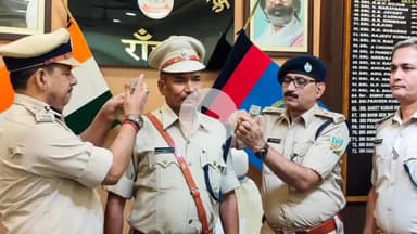 कांके: समाहरणालय में पदोन्नति पाकर डीएसपी बने पुलिस अधिकारियों के सम्मान में पीपिंग सेरेमनी का आयोजन