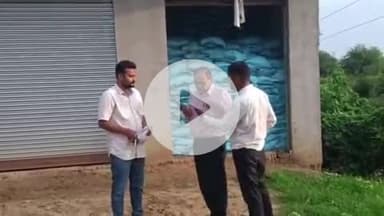 इंदरगढ़: ग्वालियर रोड पर नायब तहसीलदार ने निजी खाद्य गोदाम पर की छापामार कार्रवाई, दस्तावेज न मिलने पर दुकान सील