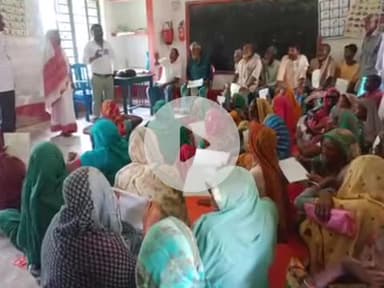 पूर्णिया पूर्व: सामाजिक सुरक्षा पेंशन योजना को लेकर प्रखंड क्षेत्र के विभिन्न विद्यालयों में लगाई गई शिविर