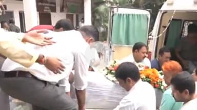 कांके: रांची कांग्रेस भवन में कांग्रेस के पूर्व मंत्री चंद्रशेखर दुबे उर्फ ददई दुबे को श्रद्धांजलि दी गई