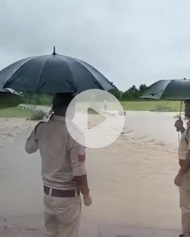 चंदला: चंदला-बंजारी रोड पर पवाई नाला उफान पर, आवागमन ठप, पुलिस मौके पर