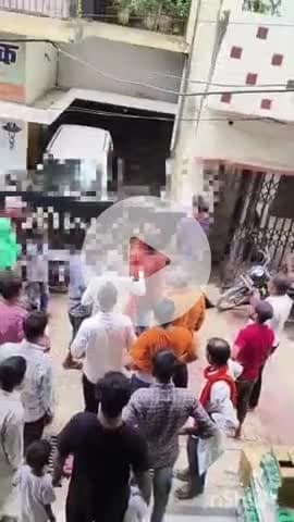 बहराइच: बहराइच में एक मनचले की महिला ने जमकर पिटाई की, वीडियो हुआ वायरल