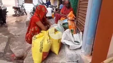 टीकमगढ़: पुरैनीया के लोगों ने सेल्समैन पर लगाया राशन न देने का आरोप, केंद्रीय मंत्री और कलेक्टर से की शिकायत #jansamasya