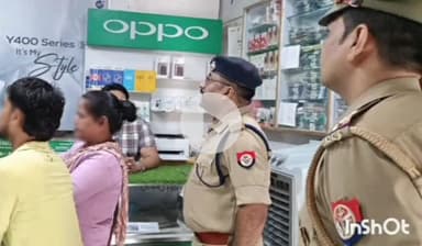 आगरा: अवधपुरी में मोबाइल फोन की दुकान का शटर तोड़कर 60 से 70 मोबाइल फोन चोर हुए फरार, डीसीसी की सिटी में दी जानकारी