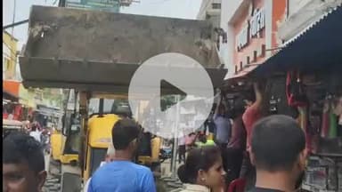 राजगीर: राजगीर बाजार में अतिक्रमण पर प्रशासन का बुलडोजर, सिटी मैनेजर के नेतृत्व में बड़ी कार्रवाई