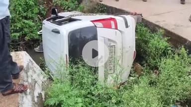 अमरपाटन: सरस्वती स्कूल मोड़ के पास प्राचार्य की कार नाले में गिरी, बाल-बाल बचे