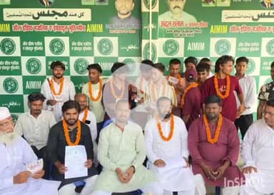 गोपालगंज: तकिया याकूब स्थित कार्यालय पर AIMIM कार्यकर्ताओं की बैठक, युवाओं को दिलाई पार्टी की सदस्यता