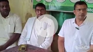 भभुआ: भभुआ राजद कार्यालय पहुंचे राजद नेता अजीत सिंह ने कहा, आम लोगों की बाइक चोरी के बाद बरामदगी में पुलिस फेल