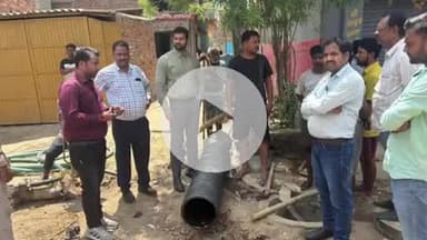 बिहार: उप नगर आयुक्त और स्मार्ट सिटी के अधिकारियों ने मीतू बस स्टैंड के पास नाला निर्माण कार्य का जायजा लिया