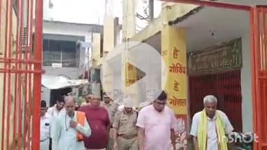 आगरा: कावड़ यात्रा को लेकर जिला अधिकारी और अपर पुलिस आयुक्त ने कैलाश महादेव मंदिर सहित विभिन्न शिवालयों का किया निरीक्षण