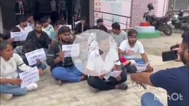 बारां: इतिहास से छेड़छाड़ के खिलाफ NSUI ने राजकीय महाविद्यालय के मुख्य द्वार पर किया प्रदर्शन