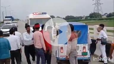 रिंग रोड फेज-1 पर अनियंत्रित ईवी ऑटो पलटी, ड्राइवर और एक वृद्ध महिला घायल