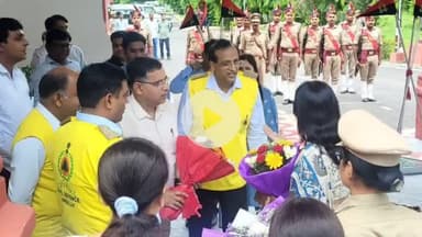 बरेली: सर्किट हाउस में यलो आर्मी ने प्रमुख सचिव से मिलकर वार्डन के हित में दिए सुझाव, किया जोरदार स्वागत