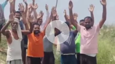 सहजनवा: रामपुर सरजू कैनाल नहर में पानी न मिलने से नाराज़ किसानों ने किया प्रदर्शन, अवर अभियंता ने दिया आश्वासन