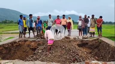 किस्को: ग्रामीणों ने श्रमदान से टूटी कोचा-बरनाग सड़क बनाई, प्रशासन बना रहा मौन दर्शक