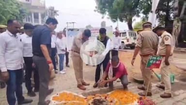 जौनपुर: त्रिलोचन महादेव मंदिर में की गई व्यवस्थाओं का DM और SP ने लिया जायजा