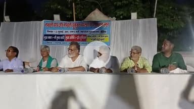 बेतिया: महाराजा पुस्तकालय में तुषार गांधी ने कहा- मतदाताओं के अधिकार पर हमला, लोकतंत्र चुपचाप खत्म हो रहा