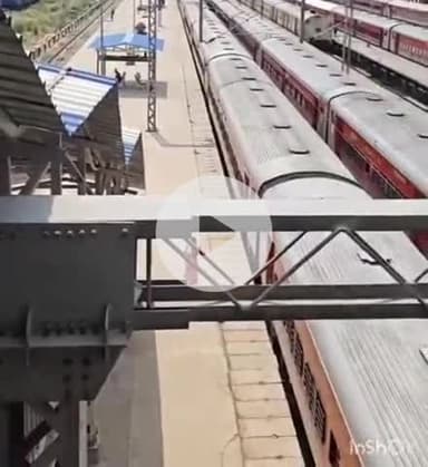 दिघवारा: अवतारनगर स्टेशन के पास ट्रेन से गिरकर अज्ञात 50 वर्षीय अधेड़ की मौत, पुलिस ने पोस्टमार्टम के लिए भेजा