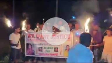 गोरौल: पीरापुर मथुरा में छात्रा के अपहरण और हत्या के विरोध में निकाला कैंडल मार्च