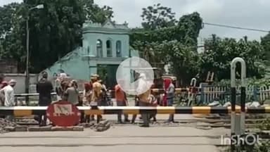 बरहट: जमुई रेलवे स्टेशन के मलयपुर गेट पर ओवररोलिंग कार्य के चलते 16 जुलाई तक बड़े वाहनों के आवागमन पर लगाया गया प्रतिबंध