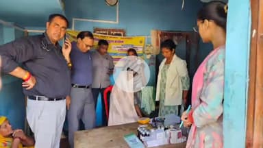 तुलसीपुर: मुख्य चिकित्सा अधिकारी ने तुलसीपुर क्षेत्र के छोटका बड़गो में टीकाकरण सत्र का निरीक्षण किया
