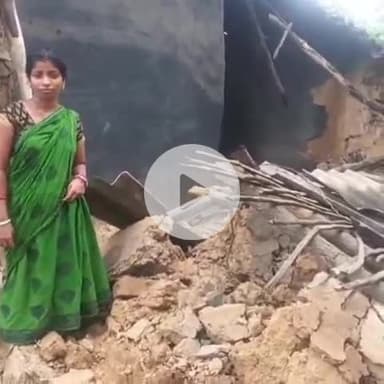 चांडिल: खुंटी गांव में अत्यधिक बारिश से दीवार गीली होने से मकान गिरा