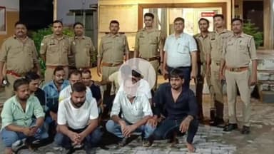 झांसी: इलाहाबाद बैंक चौराहा, परशुराम चौक, जीवनशाह और इलाईट चौराहा पर खुले शराब पीने वाले शराबियों को पुलिस ने पकड़ा