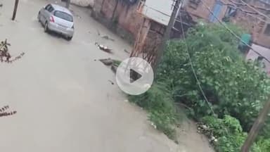 झांसी: मानसून में हो रही भारी बारिश से झांसी नगर में भर रहा है पानी, पिछले 22 दिनों से लगातार हो रही है मानसूनी बारिश