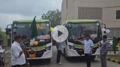 सतना नगर निगम ने रीवा के लिए 2 AC बसें शुरू कीं, अध्यक्ष व डिप्टी कमिश्नर ने हरी झंडी दिखाकर किया रवाना