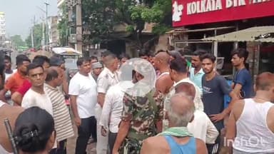 मुंगेर: आपसी विवाद में दो लोग भिड़े, मौके पर पहुंची डायल 112 पुलिस मामले की जांच कर रही है