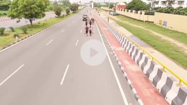 अमरोहा: रजबपुर थाना क्षेत्र में कावड़ यात्रा की ड्रोन कैमरे से निगरानी कर रही पुलिस