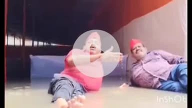 टाउन हॉल के पास कांवड़ियों के लिए बने रैन बसेरे में भरा पानी, सपा कार्यकर्ताओं ने जताया विरोध