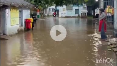 नवादा: नवादा सदर अस्पताल में जलजमाव से मरीजों और उनके परिजनों को हो रही परेशानी, स्थिति में नहीं हो रहा सुधार